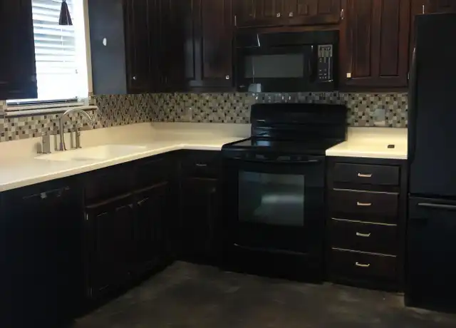 Property at 1402 S 12th St, Waco, TX, 76706, 2 beds, 2.5 baths, [object Object]