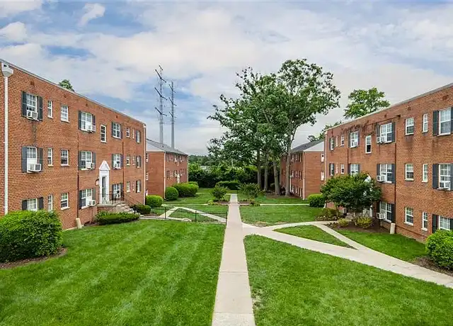 Property at Univeristy City Apartments - 2213 University Blvd E, Hyattsville, MD, 20783, 1-2 bed, 1 bath, [object Object]