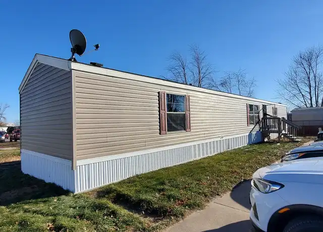 Property at Five Seasons - 3421 Blairs Ferry Rd NE, Cedar Rapids, IA, 52402, 3 beds, 2 baths, [object Object]