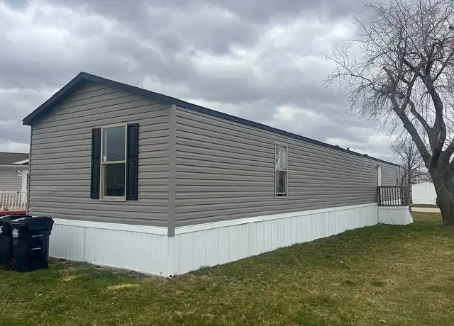 Property at Five Seasons - 3421 Blairs Ferry Rd NE, Cedar Rapids, IA, 52402, 3 beds, 2 baths, [object Object]