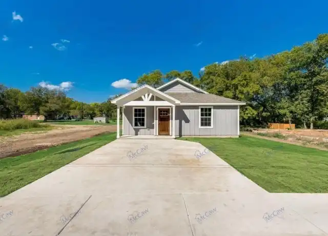 Property at 609 E 1st St, Bonham, TX, 75418, 3 beds, 2 baths, [object Object]