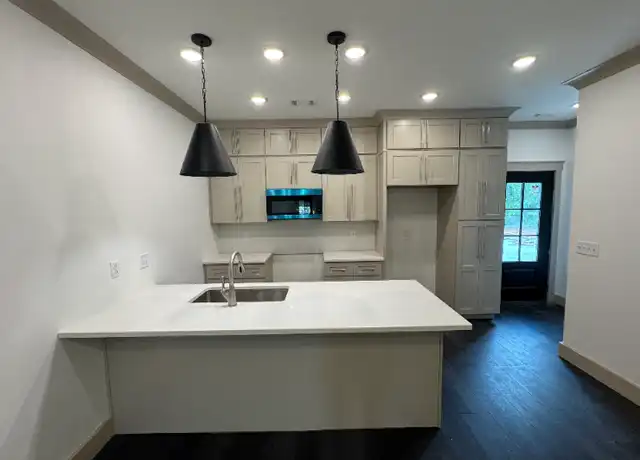 Property at 901 27th St Unit 2x Bedroom, Tuscaloosa, AL, 35401, 2 beds, 2 baths, [object Object]