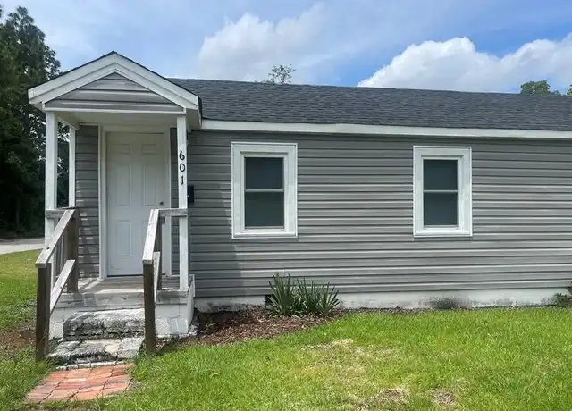 Property at 601 Pate Ave, Spring Lake, NC, 28390, 1 bed, 1 bath, [object Object]