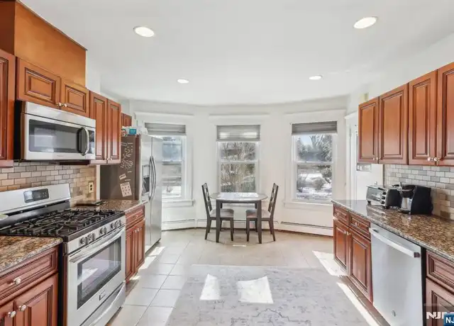 Property at 587 Wyckoff Ave Unit 1, Wyckoff, NJ, 07481, 2 beds, 1 bath, [object Object]