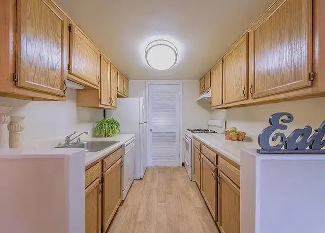 Property at Rollingwood Apartments - 2535 Ross Rd, Silver Spring, MD, 20910, 2 beds, 1 bath, [object Object]