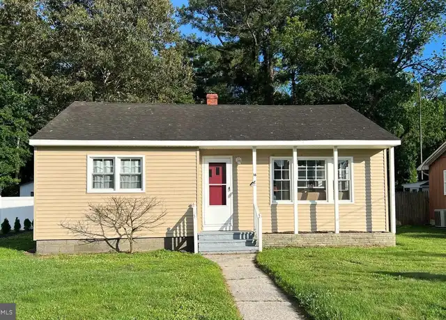 Property at 16 W Dukes St, Selbyville, DE, 19975, 2 beds, 1 bath, [object Object]