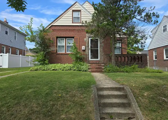 Property at 123 Nugent St, New Hyde Park, NY, 11040, 4 beds, 1 bath, [object Object]