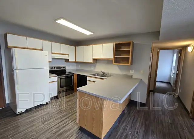 Property at 60 Miller Ave SW #14, Cedar Rapids, IA, 52404, 4 beds, 2 baths, [object Object]