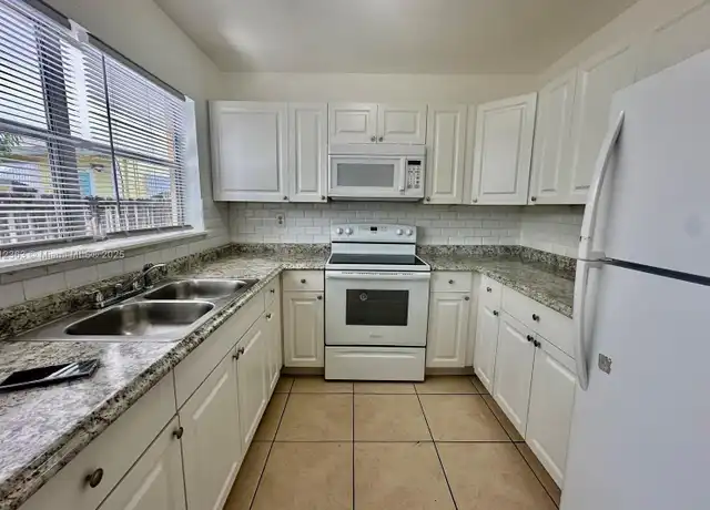 Property at 1947 Jefferson St Unit 2, Hollywood, FL, 33020, 2 beds, 2 baths, [object Object]