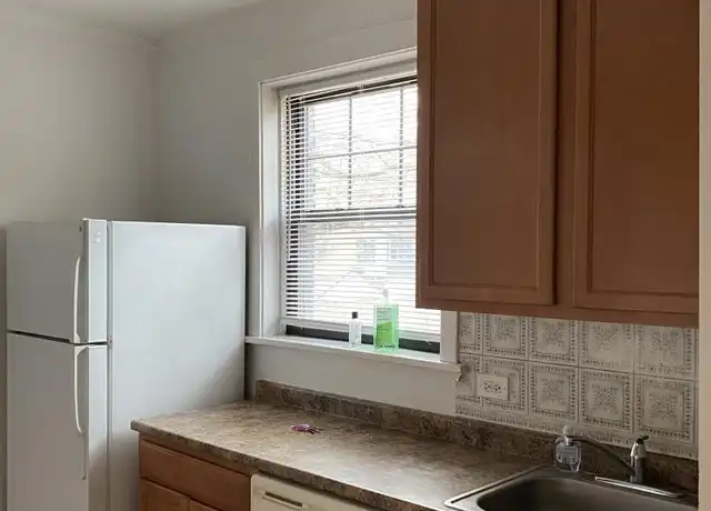Property at 804 Sherman Ave, Evanston, IL, 60202, 2 beds, 1 bath, [object Object]