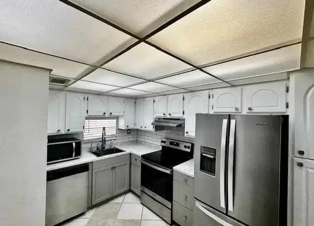 Property at 9800 N Hollybrook Lake Dr #106, Pembroke Pines, FL, 33025, 1 bed, 1.5 baths, [object Object]