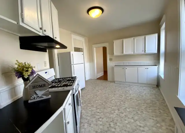 Property at 690 Virginia St, St Paul, MN, 55103, 3 beds, 1 bath, [object Object]