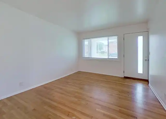 Property at 1200 E Singer Cir Unit 25, Milwaukee, WI, 53212, 1 bed, 1 bath, [object Object]