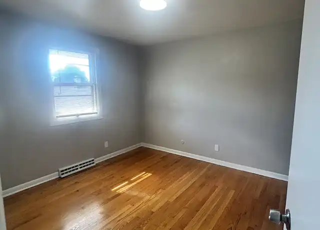 Property at 421 Hosmer St Unit 3 3, Loves Park, IL, 61111, 2 beds, 1 bath, [object Object]