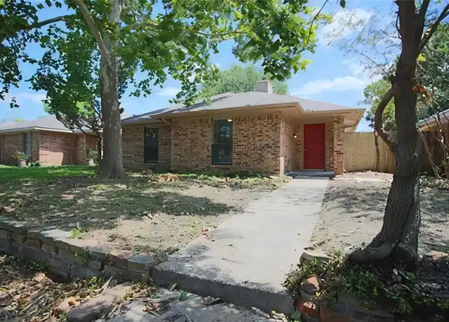 Property at 2118 Falcon Ridge Dr, Carrollton, TX, 75010, 3 beds, 2 baths, [object Object]