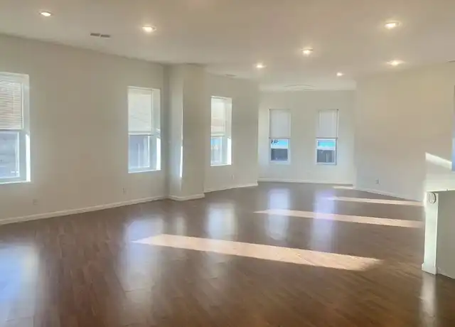 Property at 640 Russell St Unit Residential, Covington, KY, 41011, 4 beds, 3 baths, [object Object]