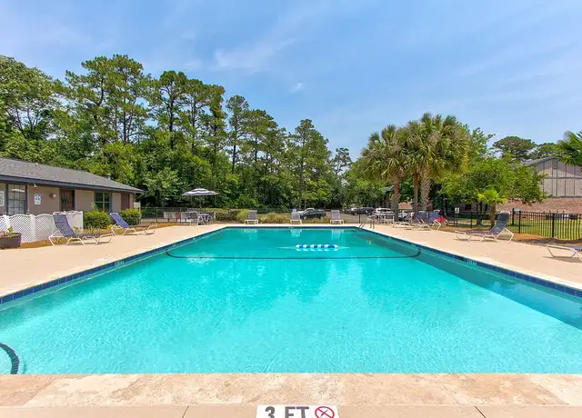 Photo of 400 Pinewood Dr, Summerville, SC 29483
