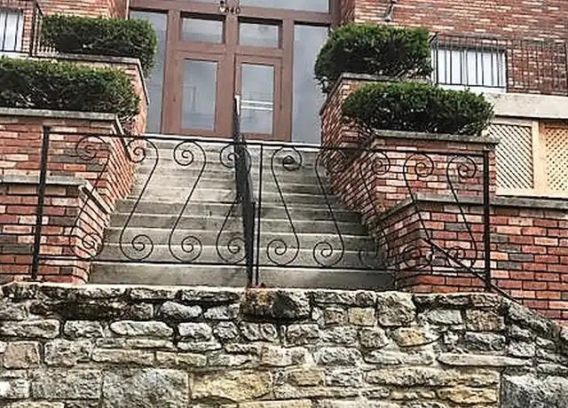 Property at Courtyard Properties - 830 Alexandria Pike, Fort Thomas, KY, 41075, 3 beds, 1 bath, [object Object]