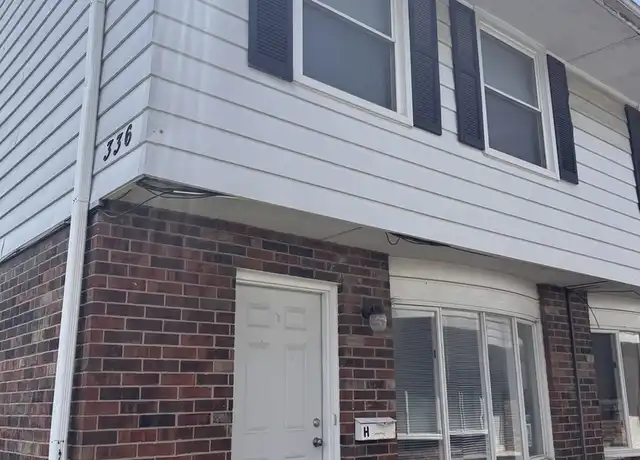 Property at 336 Lilac Ln Unit H, Elgin, IL, 60123, 2 beds, 1.5 baths, [object Object]