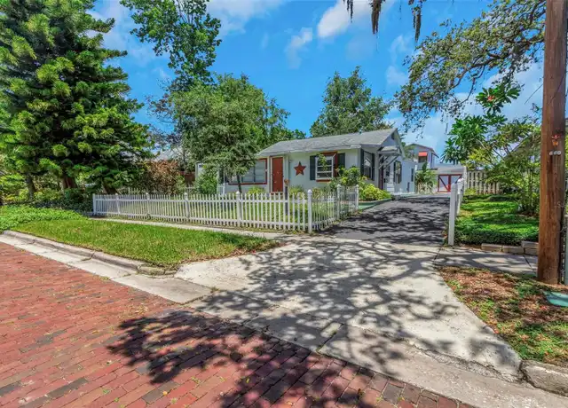 Property at 646 Wood St, Dunedin, FL, 34698, 2 beds, 1 bath, [object Object]