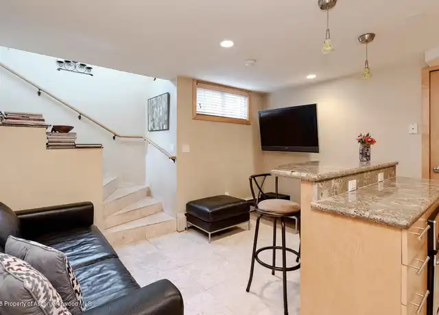 Property at 333 W Main St Unit B, Aspen, CO, 81611, 1 bed, 1 bath, [object Object]