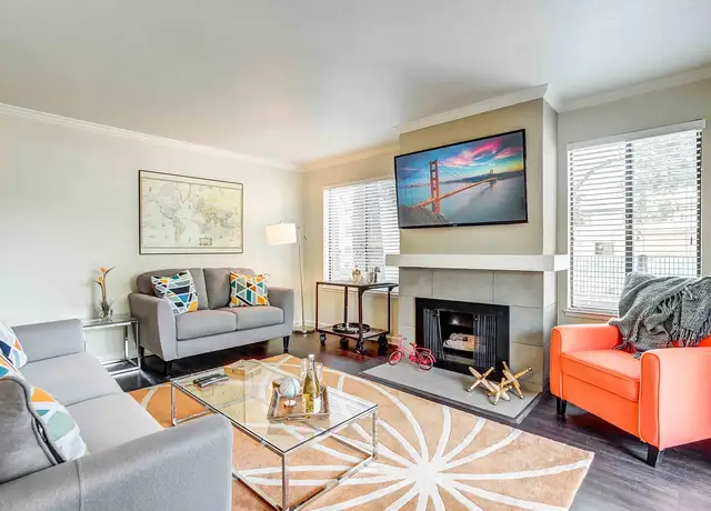 Photo of 100 Park Lake Cir, Walnut Creek, CA 94598