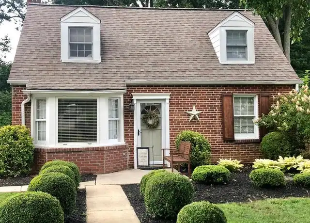 Property at 34 Surrey Dr, Newtown Square, PA, 19073, 3 beds, 2 baths, [object Object]
