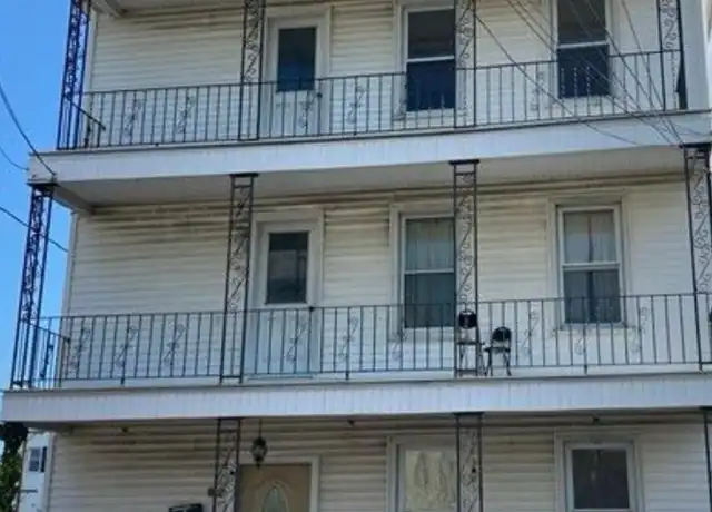 Property at 82 Crapo St Unit 3, New Bedford, MA, 02740, 4 beds, 1 bath, [object Object]