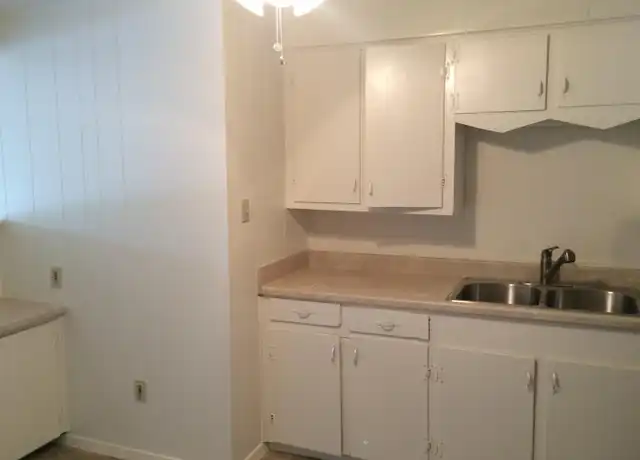 Property at 1001 Avenue J, Huntsville, TX, 77320, 2 beds, 1 bath, [object Object]