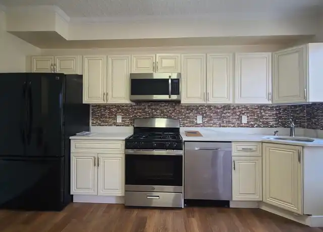 Property at 135 72nd St Unit 2, North Bergen, NJ, 07047, 3 beds, 1 bath, [object Object]
