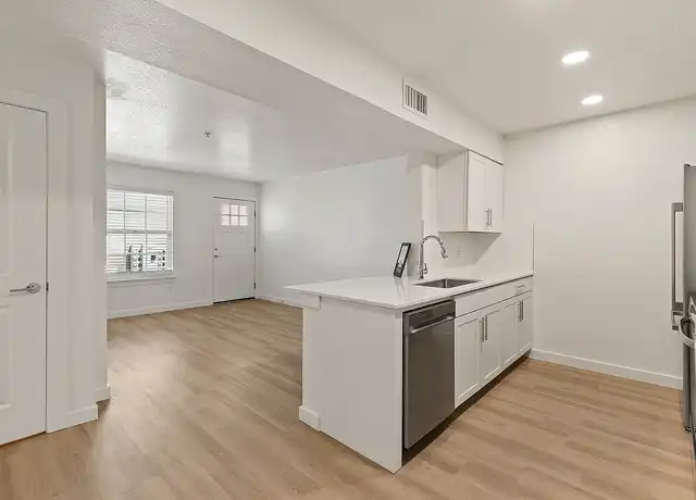 Property at Pointe at North Penn - 19501 N Pennsylvania Ave, Edmond, OK, 73012, 2-3 beds, 1-2 bath, [object Object]