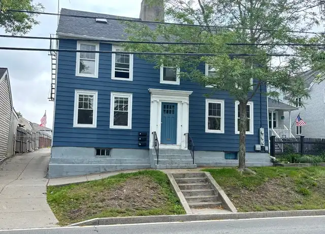 Property at 712 Hope St Unit 1, Bristol, RI, 02809, 4 beds, 1 bath, [object Object]