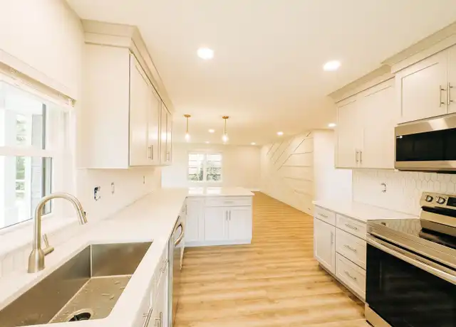 Property at 208 E 16th St, Bloomington, IN, 47408, 5 beds, 5.5 baths, [object Object]