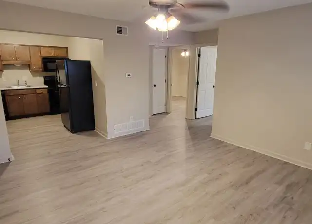 Property at 415 Grover St Apt 02, Warrensburg, MO, 64093, 2 beds, 1 bath, [object Object]