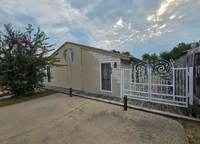 Property at 634 NW 11th St, Grand Prairie, TX, 75050, 2 beds, 2 baths, [object Object]