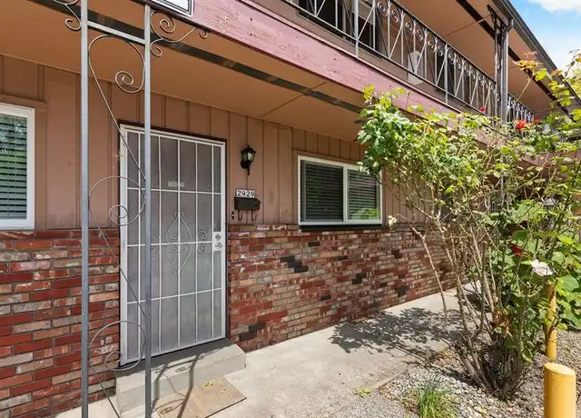Property at 2929 SE Washington St, Portland, OR, 97214, 2 beds, 1 bath, [object Object]