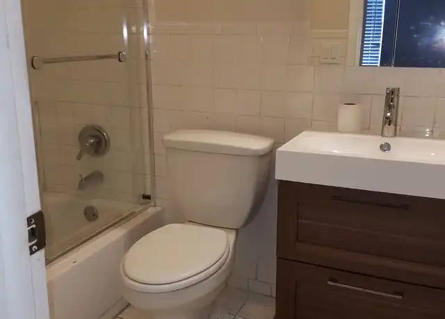 Property at 1407 Holly Heights Dr Unit 4, Fort Lauderdale, FL, 33304, 2 beds, 1 bath, [object Object]