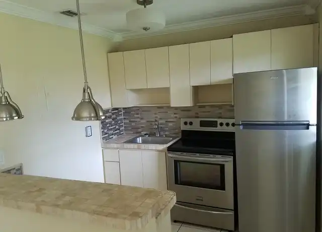 Property at 1407 Holly Heights Dr Unit 4, Fort Lauderdale, FL, 33304, 2 beds, 1 bath, [object Object]