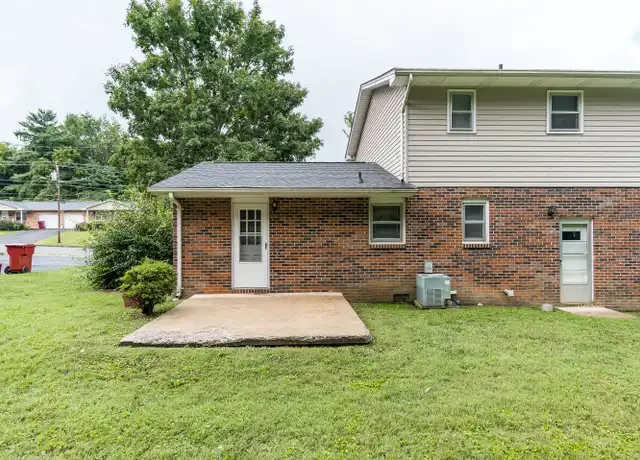 Property at 810 Morningside Dr, Johnson City, TN, 37604, 2 beds, 1.5 baths, [object Object]