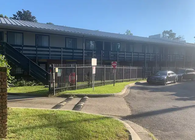 Property at Lake Lodge Apartments - 1320 Lake Ave, Tallahassee, FL, 32310, 1 bed, 1 bath, [object Object]
