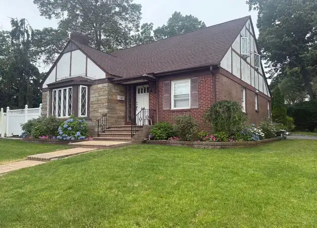 Property at 95 E Shore Dr, Massapequa, NY, 11758, 2 beds, 1 bath, [object Object]