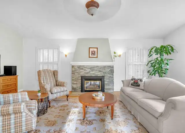 Property at 646 E Michigan Ave, Fresno, CA, 93704, 2 beds, 2 baths, [object Object]