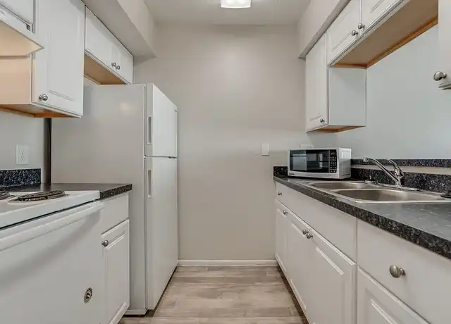 Property at Dakota San Antonio - 3110 Hillcrest Dr, San Antonio, TX, 78201, 1-2 bed, 1 bath, [object Object]