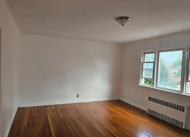 Property at 148-09 84th Dr Unit 2nd Fl, Jamaica, NY, 11435, 3 beds, 1 bath, [object Object]