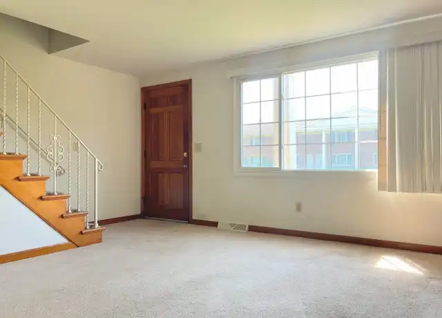 Property at 25 Oakridge Dr Unit 1, West Seneca, NY, 14224, 2 beds, 1 bath, [object Object]