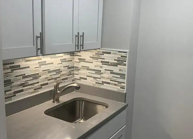 Property at Pleasant Park Apartments - 215 Fort Pleasant Ave, Springfield, MA, 01108, 1-2 bed, 1 bath, [object Object]