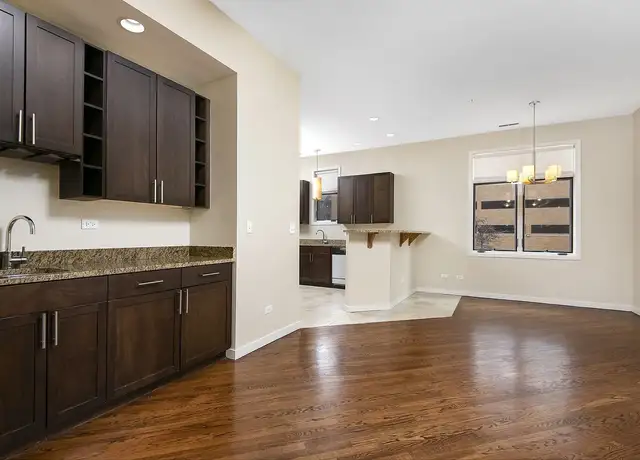 Photo of 479 N Harlem Ave, Oak Park, IL 60301