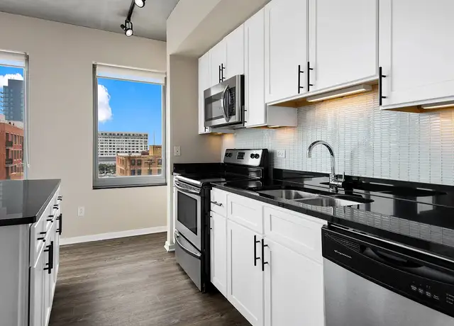 Photo of 479 N Harlem Ave, Oak Park, IL 60301