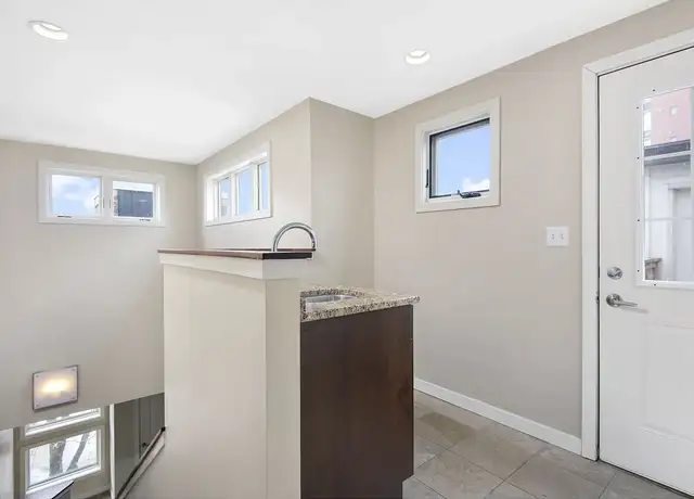 Photo of 479 N Harlem Ave, Oak Park, IL 60301