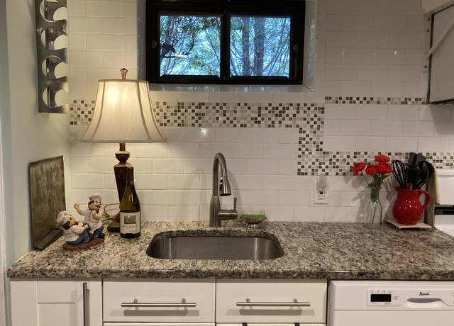 Photo of 4 Weaver St, Greenwich, CT 06831